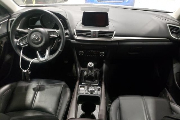 фото Mazda 3 TOURING