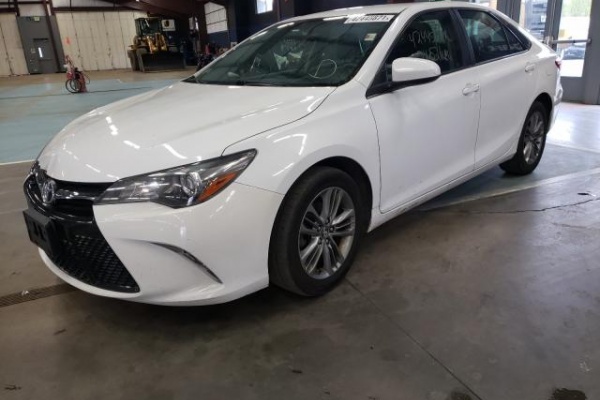 фото Toyota Camry LE