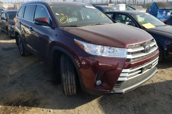 фото Toyota HIGHLANDER SE