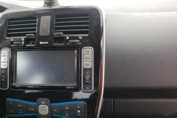 фото NISSAN LEAF