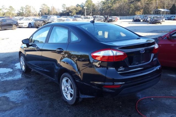 фото Ford Fiesta SE