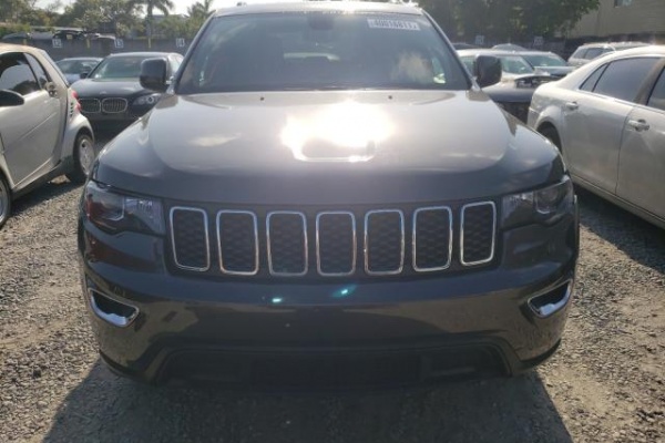 фото Jeep Grand Cherokee LAREDO