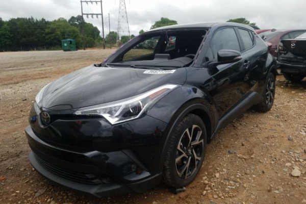 фото TOYOTA C-HR XLE