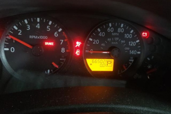 фото Nissan Frontier SV