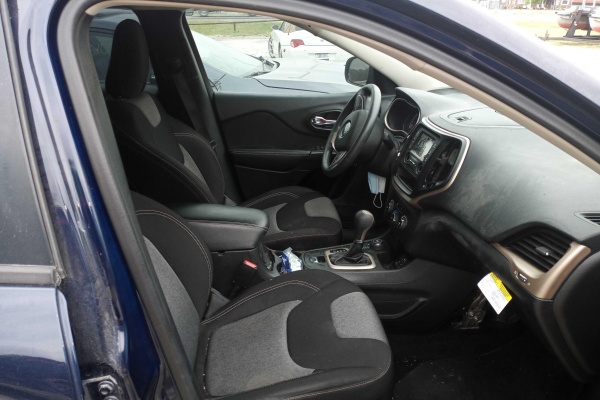 фото Jeep Cherokee SPORT