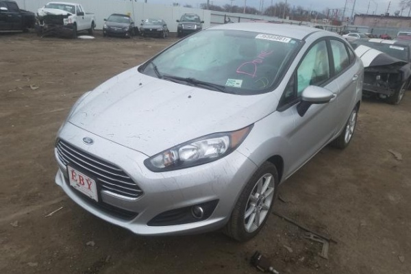 фото Ford Fiesta SE