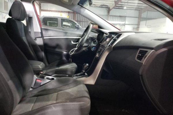 фото Hyundai Elantra GT