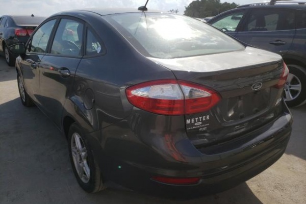 фото Ford Fiesta SE