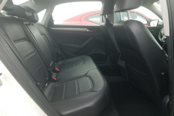 фото Volkswagen Passat S