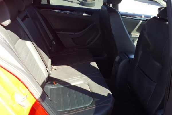 фото Volkswagen Jetta GLI