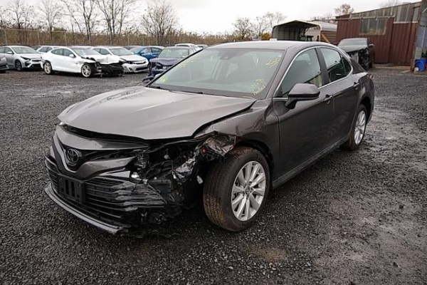 фото Toyota Camry LE