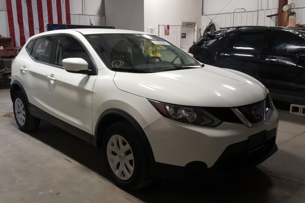 фото Nissan Rogue SPORT S