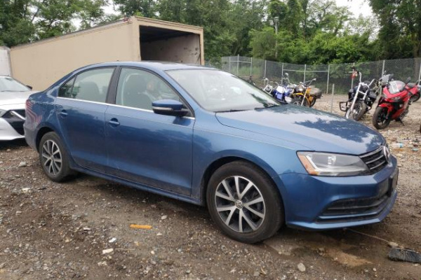 фото Volkswagen Jetta SE