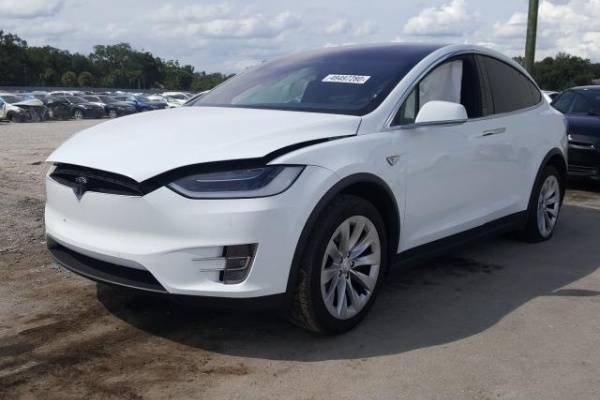 фото Tesla MODEL X