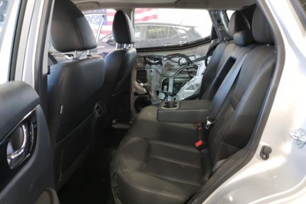 фото Nissan ROGUE SPORT S