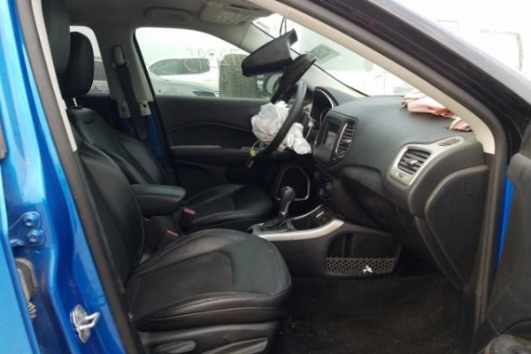 фото Jeep Compass LATITUDE