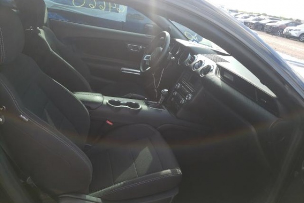 фото Ford Mustang