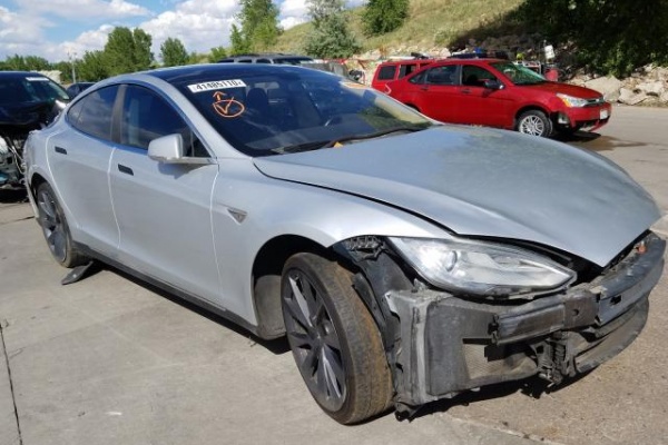 фото Tesla MODEL S