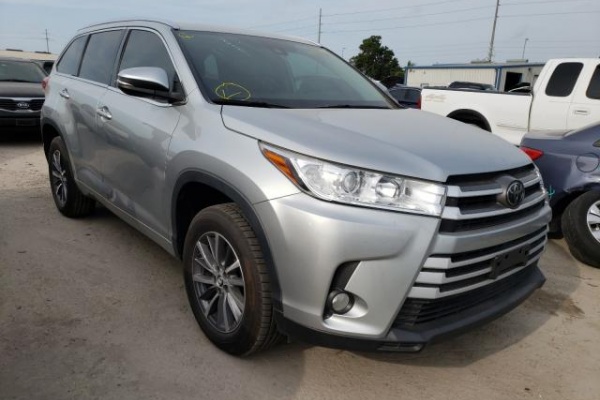фото Toyota HIGHLANDER SE