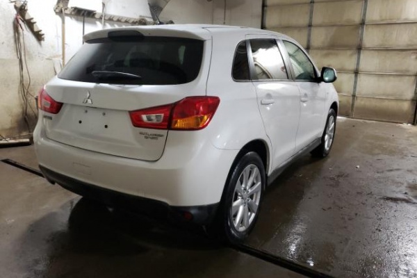 фото Mitsubishi Outlander SPORT ES