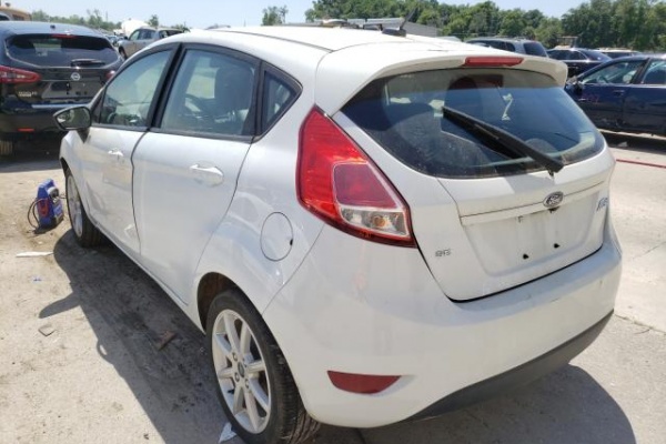 фото Ford Fiesta SE