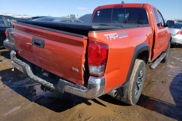 фото TOYOTA TACOMA