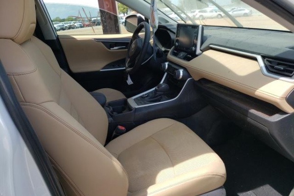 фото Toyota RAV4 HV LIMITED