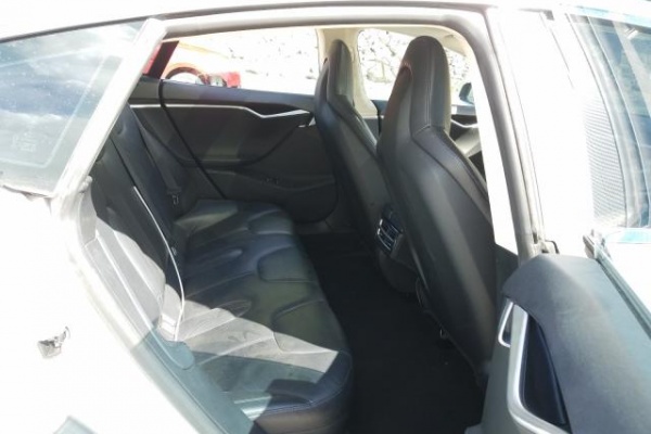 фото Tesla MODEL S