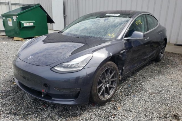 фото Tesla MODEL 3