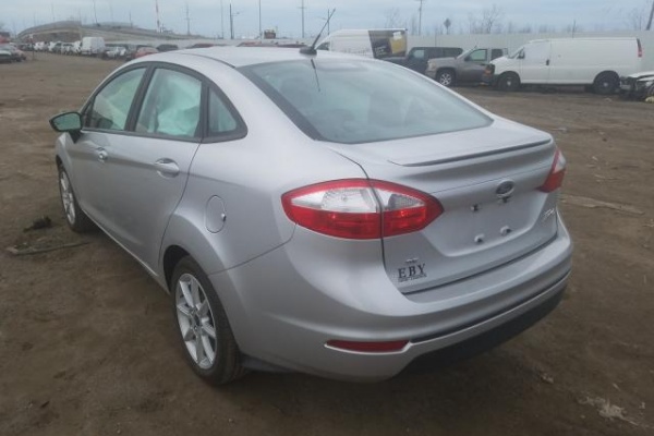 фото Ford Fiesta SE