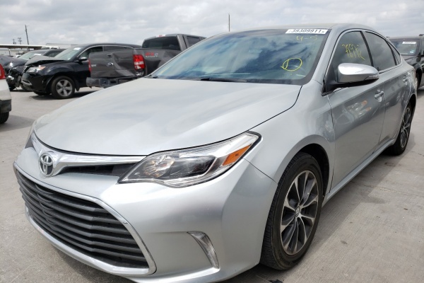 фото Toyota Avalon XLE