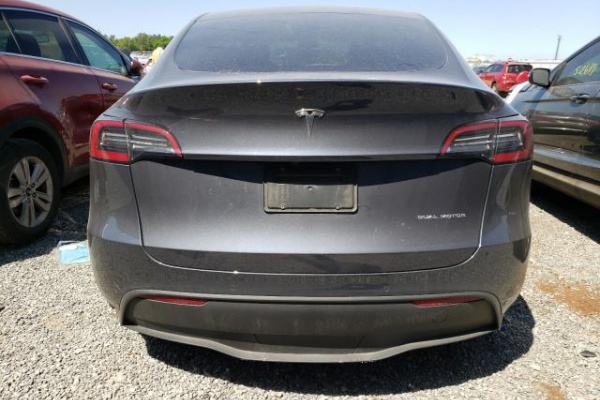 фото Tesla MODEL Y