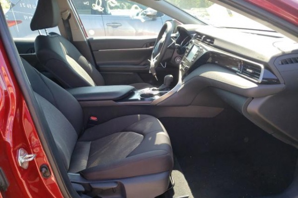 фото Toyota Camry LE