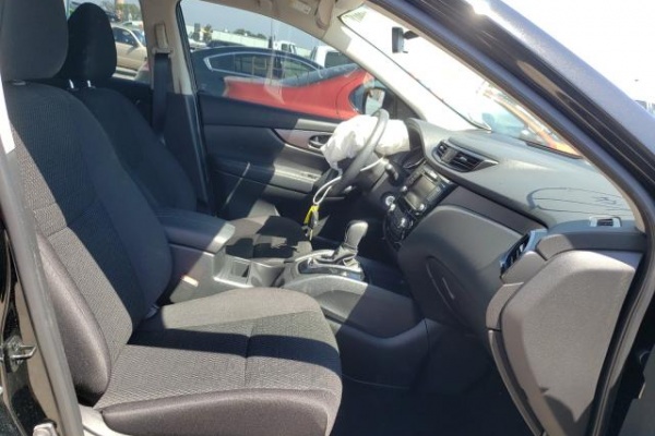 фото Nissan Rogue SPORT S