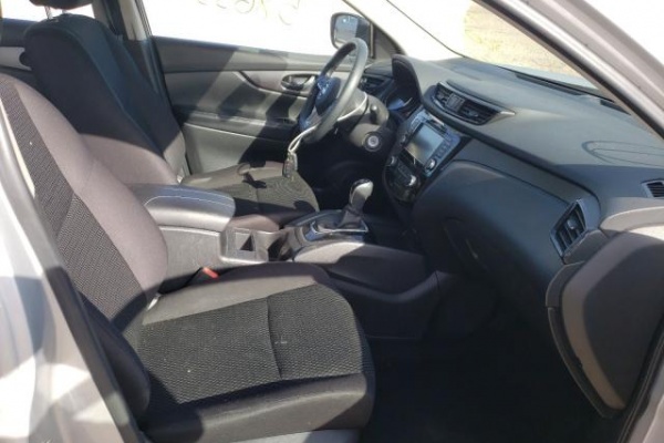 фото Nissan ROGUE SPORT S