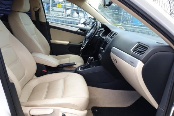 фото Volkswagen Jetta HYBRID