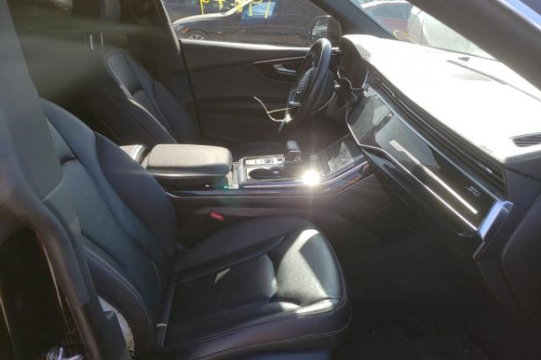фото AUDI Q8 PREMIUM