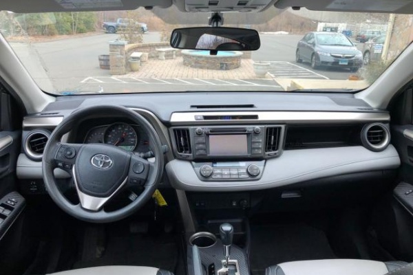 фото Toyota RAV4 XLE