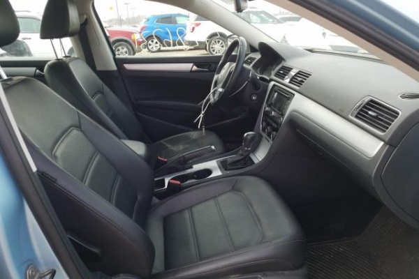 фото Volkswagen Passat SE