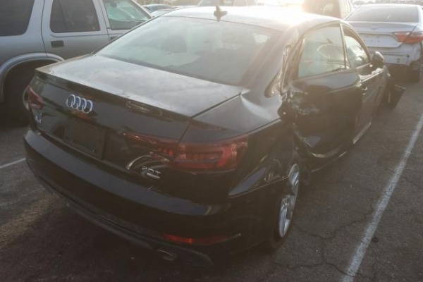 фото Audi A4 Premium