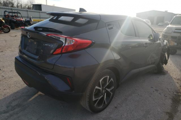 фото TOYOTA C-HR XLE