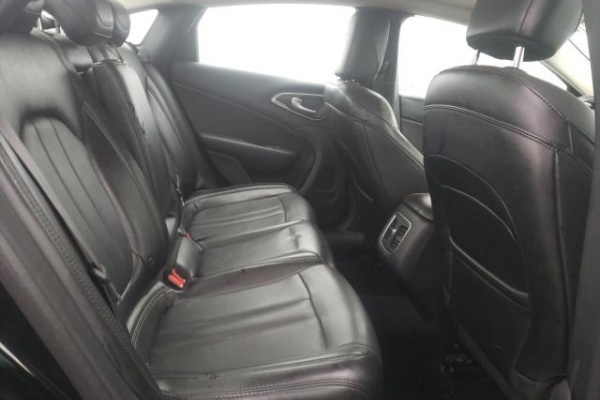 фото Chrysler 200 LIMITED