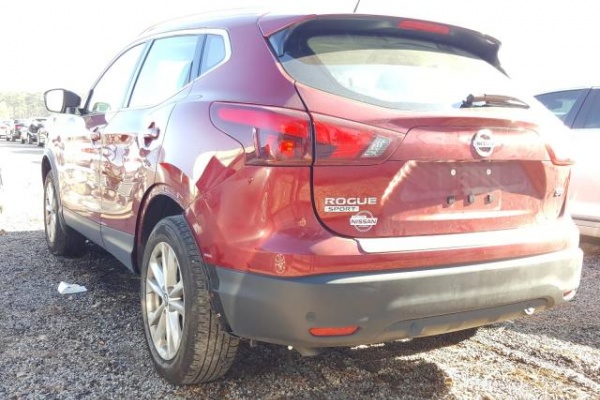 фото Nissan ROGUE SPORT S