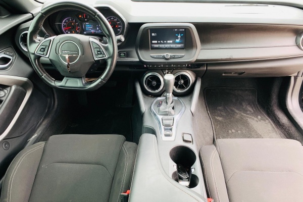 фото Chevrolet Camaro LT