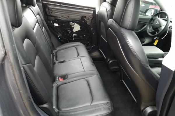 фото Tesla MODEL Y