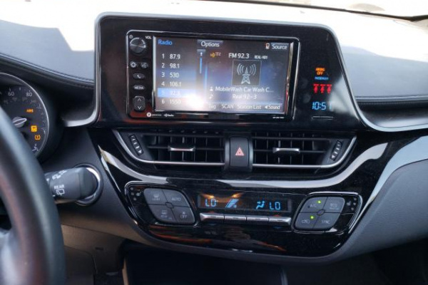 фото TOYOTA C-HR XLE