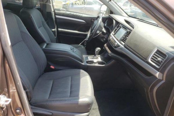 фото Toyota HIGHLANDER LE