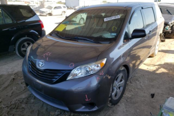 фото TOYOTA SIENNA