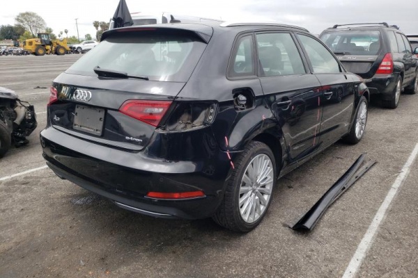 фото Audi A3 E-TRON Premium