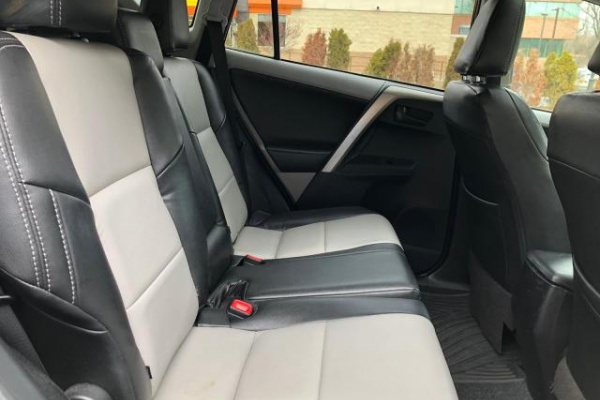 фото Toyota RAV4 XLE